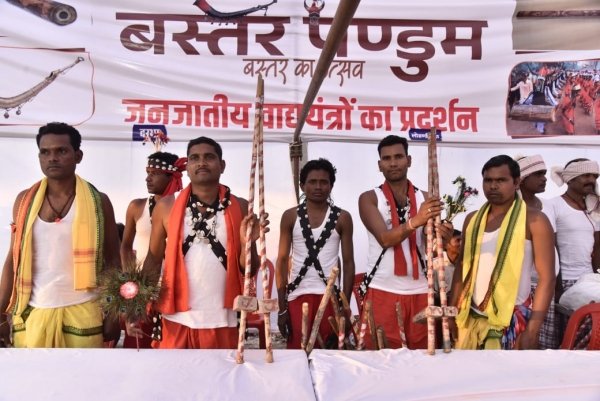 जिला स्तरीय बस्तर पंडुम का रंगारंग सांस्कृतिक कार्यक्रम के साथ हुआ शुभारंभ