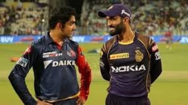 दिनेश कार्तिक ने बीच IPL छोड़ी टीम की कप्तानी, गौतम गंभीर ने किया ये ट्वीट