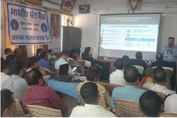 जिला न्यायालय बालोद में एसबीआई सैलरी पैकेज पर कार्यशाला न्यायिक अधिकारियों व कर्मचारियों को मिले बीमा व बैंकिंग लाभों की जानकारी