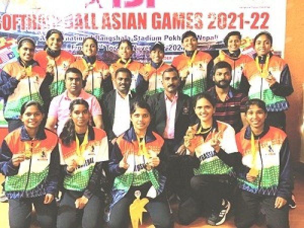 कमला कॉलेज की छात्राओं को सॉफ्ट बेसबॉल एशियन गेम्स में गोल्ड मेडल