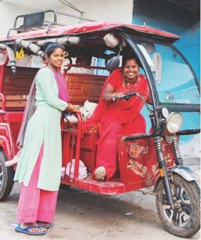 दीदी ई-रिक्शा सहायता योजना&rsquo; से बदली अन्नू की तकदीर 