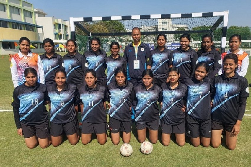 छत्तीसगढ़ राज्य की सीनियर महिला हैंडबाल टीम 52वीं सीनियर महिला राष्ट्रीय हैंडबाल प्रतियोगिता के प्री- क्वार्टरफईनल में पहुंची।