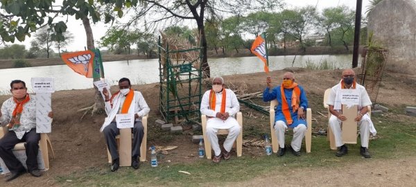 टूल किट मामले में भाजपा का धरना प्रदर्शन , की स्वयं के गिरफ्तारी की मांग ..