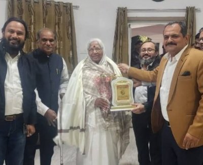 &ldquo;ओहदा नहीं, व्यक्तित्व बड़ी बात&hellip; पूर्व CJI की माता डॉ. कमल रामकृष्ण गंवई की सरलता ने जीता दिल&rdquo;