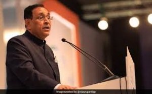 रामचंद्र गुहा के इस ट्वीट पर बोले विजय रूपाणी- पहले अंग्रेज भारत को बांटने की कोशिश कर रहे थे, अब कुछ एलीट लोग...