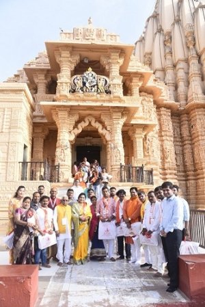 सोमनाथ स्वाभिमान सांस्कृतिक यात्रा दल लौटा, रायपुर रेलवे स्टेशन पर 1040 विशिष्टजनों का हुआ आत्मीय एवं भव्य स्वागत