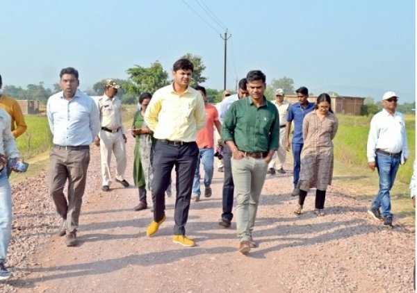 जिले के सभी सड़कों का होगा दुरूस्तीकरण - कलेक्टर जिले में 52 सड़कों के नवीनीकरण व दुरूस्तीकरण के लिए 35 करोड़ रुपए से अधिक की राशि स्वीकृत