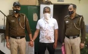 महिला से छेड़छाड़ का आरोपी पुलिस से बचने के लिए नाले में कूदा, कांस्&zwj;टेबल ने बहादुरी दिखाकर पकड़ा