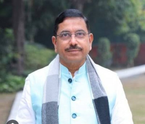 NEET विवाद के बीच धर्मेंद्र प्रधान का इस्तीफा, प्रह्लाद जोशी को शिक्षा मंत्रालय का अतिरिक्त प्रभार