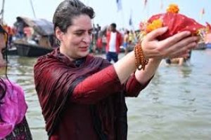 प्रियंका गांधी ने मौनी अमावस्या के मौके पर प्रयागराज संगम में लगाई डुबकी