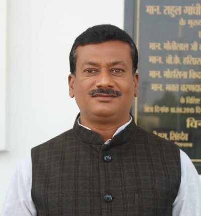 रमनसिंह और धरमलाल कौशिक बताएं मजदूरों के घर वापसी  के प्रयास पर भाजपा का क्या योगदान