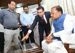 छत्तीसगढ़ में डिजिटल जनगणना की ऐतिहासिक शुरुआत:सीएम साय और स्पीकर रमन सिंह ने लॉन्च किया &lsquo;ऑनलाइन स्व-गणना&rsquo; अभियान