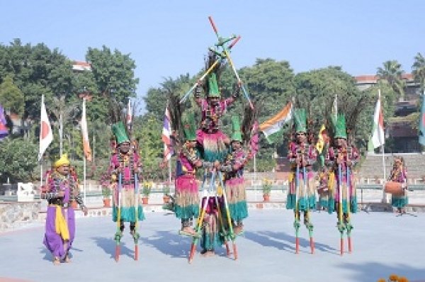 लाल किले में गूंजा &ldquo;छत्तीसगढ़िया सबले बढ़िया&rdquo;  छत्तीसगढ़ के गेड़ी नृत्य का अद्भुत प्रदर्शन को यूनेस्को ने सराहा