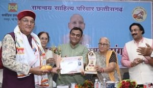 डॉ. पालेश्वर शर्मा छत्तीसगढ़ी गद्य सम्मान से विजय मिश्रा विभूषित