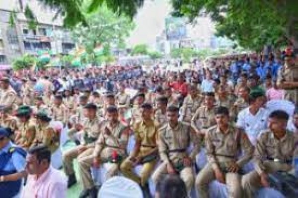 एनसीसी कैडेटस ने लोगो को तालाबों, नदियों और जलाशयों को स्वच्छ रखने का दिया संदेश