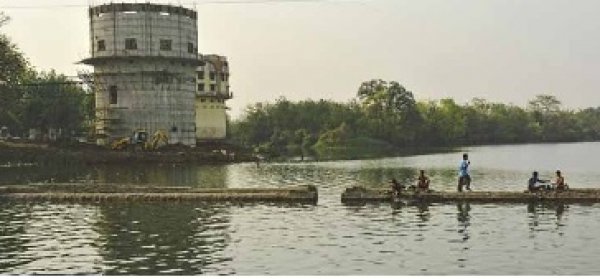 पानी है भरपूर फि र भी प्यासी है दुर्ग की जनता ना विजन ना कोई प्लान सिर्फ  निर्माण ही निर्माण