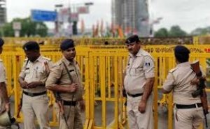 खड़ी गाड़ियां 140KM की स्पीड से दौड़ा डकार लिए करोड़ों के डीजल