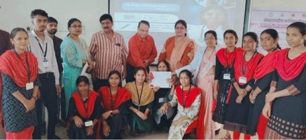 छत्तीसगढ़ रजत महोत्सव : बालिकाओं को अधिकारों के प्रति किया गया जागरूक