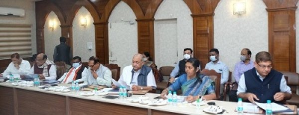 मुख्यमंत्री  भूपेश बघेल की अध्यक्षता में आज उनके निवास कार्यालय में आयोजित कैबिनेट की बैठक शुरू...