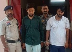 धमतरी पुलिस का नशे के सौदागरों पर बड़ा प्रहार, 2 आरोपी चिट्टा सहित गिरफ्तार- कार, नकदी सहित 2.29 लाख की संपत्ति जब्त, जीरो टॉलरेंस अभियान जारी