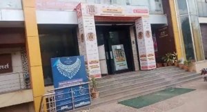 माॅल में रेसीडेंसीयल आवाजाही चालू रखने पर श्रीशिवम माॅल के संचालक पर 10000 रु0 जुर्माना   दुर्ग जिला प्रेस क्लब द्वारा मामले को संज्ञान में ले कर की गयी थी शिकायत