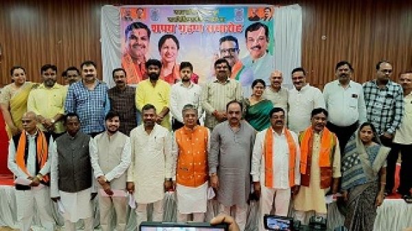 दुर्ग निगम के 9 एल्डरमेन ने ली पद एवं गोपनीयता की शपथ, शिक्षामंत्री गजेंद्र यादव रहे मुख्य अतिथि