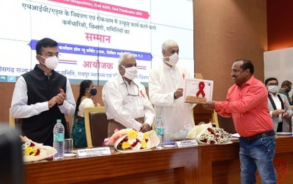 एचआईव्ही-एड्स पीड़ितों के साथ भेदभावमुक्त व्यवहार हो &ndash;  टी.एस. सिंहदेव