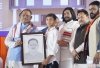 मुखिया के सम्मान : मुख्यमंत्री को छात्र हर्ष गिलहरे ने स्केच पोर्ट्रेट भेंट की