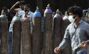 दिल्&zwj;ली के अस्&zwj;पतालों ने ऑक्&zwj;सीजन की कमी को लेकर लगातार सातवें दिन भेजे SOS, 10 बातें..