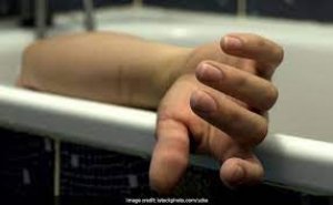 पत्नी पर अश्लील फब्तियां करते थे साथी, अध्यापक ने कर ली आत्महत्या