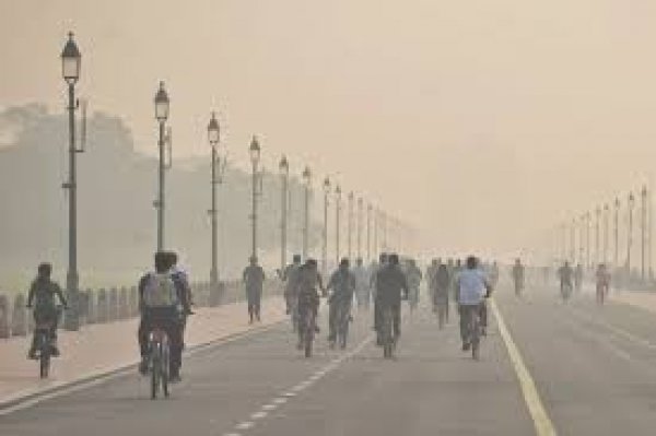 स्मॉग का शिकंजा कसता गया: दिल्ली-एनसीआर में AQI &lsquo;गंभीर&rsquo; स्तर पर