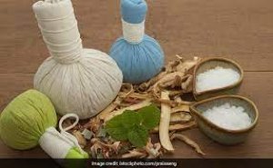 मान्यतानुसार कपूर में ये 5 चीज मिलाकर जलाने से नहीं होती धन की कमी, घर में आती है सुख समृद्धि