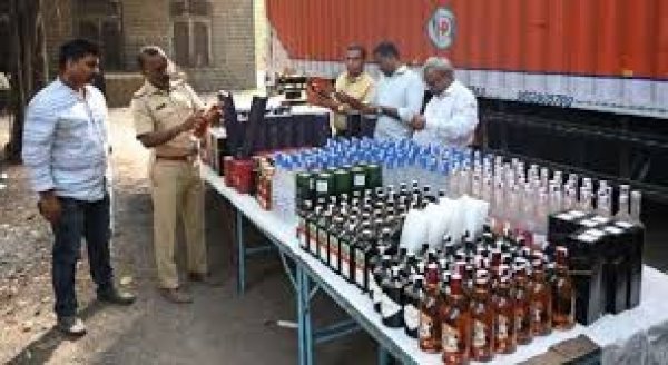 जशपुर में 51 लाख की अवैध शराब जब्त, 734 कार्टन बरामद &ndash; ऑपरेशन &lsquo;आघात&rsquo; में पुलिस की तीसरी बड़ी सफलता