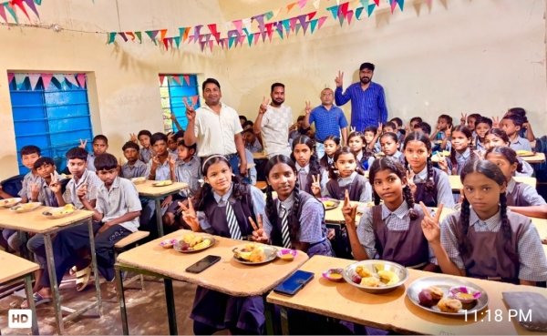 500 विद्यालयों में पोषण, पर्यावरण और सहभागिता का संगम, बैगलेस डे पर सूरजपुर की अनूठी पहल