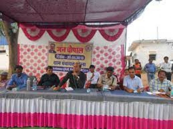 कलेक्टर ने किया ग्राम हथनीकला का भ्रमण, जनचाौपाल लगाकर सुनी ग्रामीणों की समस्याएं