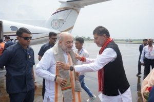केंद्रीय गृह मंत्री अमित शाह का जगदलपुर एयरपोर्ट में किया गया आत्मीय स्वागत