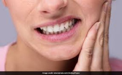 रात में अचानक हो दांत में दर्द, तो रसोई में रखी ये चीजें करेंगे Toothache को तुरंत दूर, जान लें दर्द से राहत दिलाने वाले बेहद जरूरी नुस्&zwj;खे...