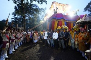 बस्तर दशहरा: 'बाहर रैनी' रस्म पूरी, राजा ने माड़िया समुदाय के साथ खाई 'नवाखानी'