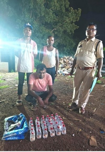 मुखबिर की सूचना पर गुंडरदेही पुलिस की त्वरित कार्रवाई :24 पाव देशी प्लेन शराब के साथ आरोपी गिरफ्तार, आबकारी अधिनियम के तहत मामला दर्ज