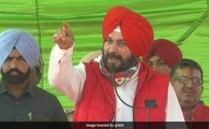 नवजोत सिंह सिद्धू के नए ट्वीट के हो रहे चर्चे, 'तिनके से हल्&zwj;की रुई और रुई से हल्&zwj;का....'