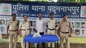 पद्मनाथपुर पुलिस की बड़ी कार्रवाई: गांजा बेचते आरोपी गिरफ्तार, ₹21,000 की सामग्री जब्त