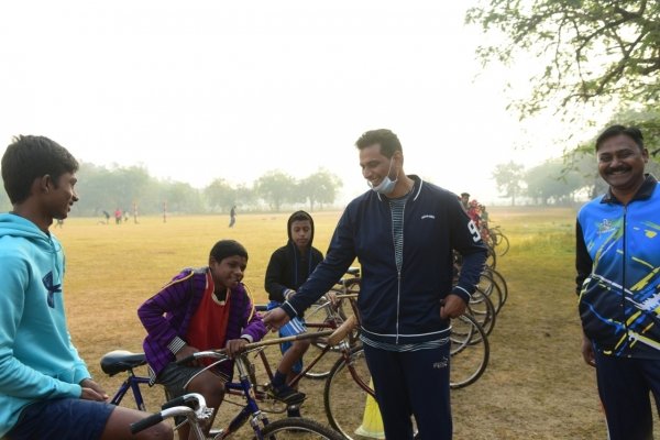 अचानक सुबह सुबह विधायक पहुंचे पोलो ग्राउण्ड कहा अच्छे से प्रेक्टिस कर बढाये भिलाई का नाम