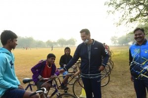 अचानक सुबह सुबह विधायक पहुंचे पोलो ग्राउण्ड कहा अच्छे से प्रेक्टिस कर बढाये भिलाई का नाम