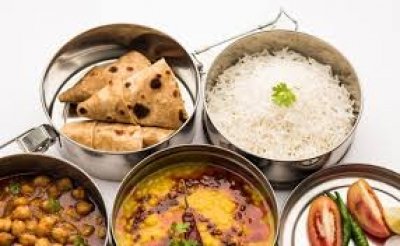 मोटा पेट सांस रोककर करना पड़ता है अंदर, तो दिन का खाना खाने के बाद कभी न करें ये काम, लटकने लगती है चर्बी