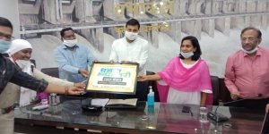 &lsquo;टीम धमतरी की कार्यशैली बेमिसाल, पहली कलक्टरी में बहुत कुछ सीखने मिला&lsquo; कलेक्टर श्री रजत बंसल के स्थानांतरण पर अधिकारियों ने दी भावभीनी विदाई