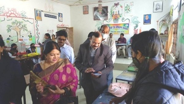 पढ़ाई तुंहर द्वार के तहत बच्चों ने विभिन्न प्रतियोगिताओं में दिखाई कौशल