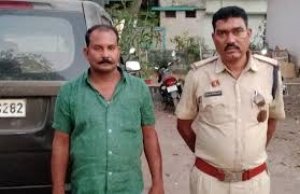 सीएसपी धमतरी के नेतृत्व में अर्जुनी पुलिस की बड़ी कार्रवाई, अवैध शराब परिवहन करते आरोपी गिरफ्तार