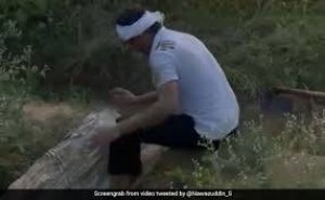 खाली समय में यूपी के अपने गांव के खेत में पसीना बहा रहे एक्&zwj;टर नवाजुद्दीन सिद्दीकी