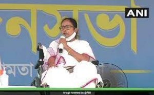 पश्चिम बंगाल में वही रणनीति अपना रही हैं ममता बनर्जी, जो कुछ साल पहले तक PM नरेंद्र मोदी अपनाते थे...