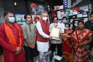 पूर्व मुख्यमंत्री डा. रमन सिंह के हाथों हुआ सुखा राशन व मास्क वितरण